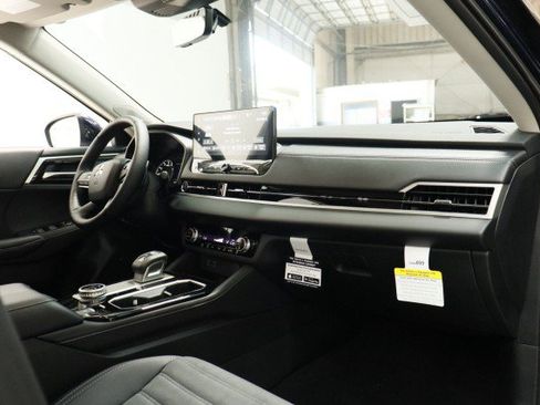 New 2026 Mitsubishi Outlander SE FWD image 17