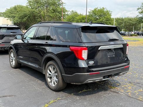 Used 2020 Ford Explorer XLT w/ Equipment Group 202A AWD/4WD image 2