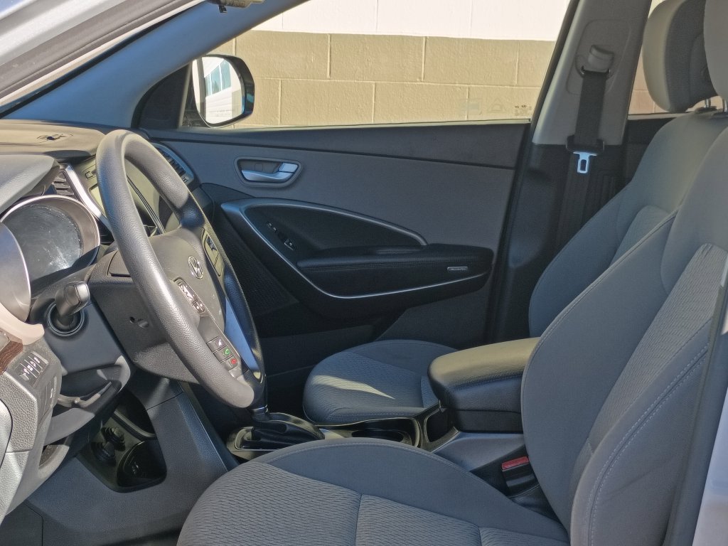 Used 2017 Hyundai Santa Fe SE w/ Cargo Package AWD/4WD image 16