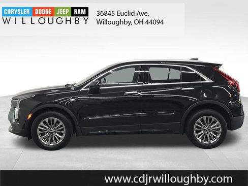 Used 2025 Cadillac XT4 Premium Luxury image 5