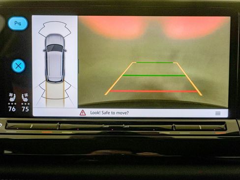 Used 2025 Volkswagen Atlas SE AWD/4WD image 26