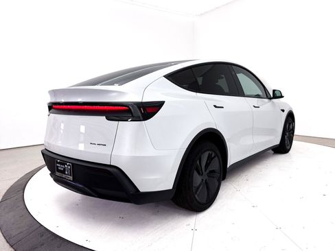 Used 2026 Tesla Model Y Long Range AWD/4WD image 18