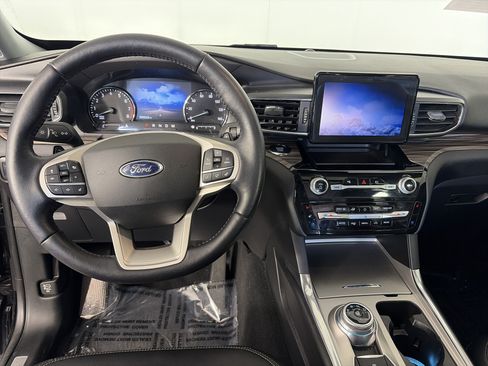 Used 2021 Ford Explorer Limited w/ Hybrid Equipment Group 310A AWD/4WD image 3