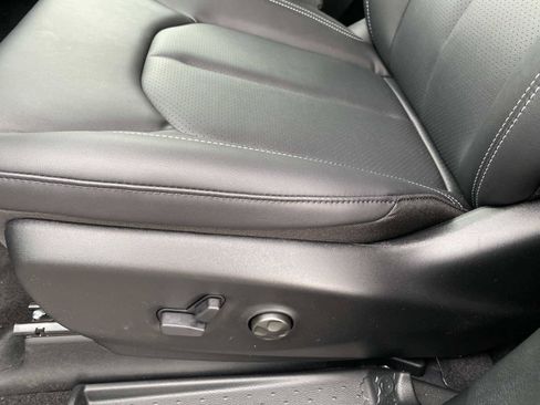 New 2027 Chrysler Pacifica Select AWD/4WD image 9