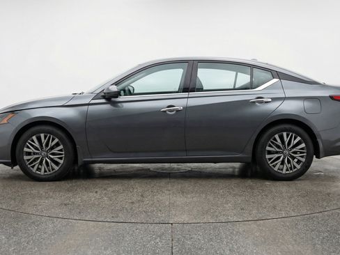 Used 2025 Nissan Altima 2.5 SV image 5