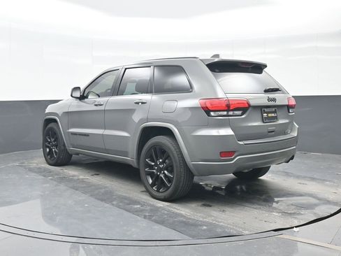 Used 2021 Jeep Grand Cherokee Laredo X image 4