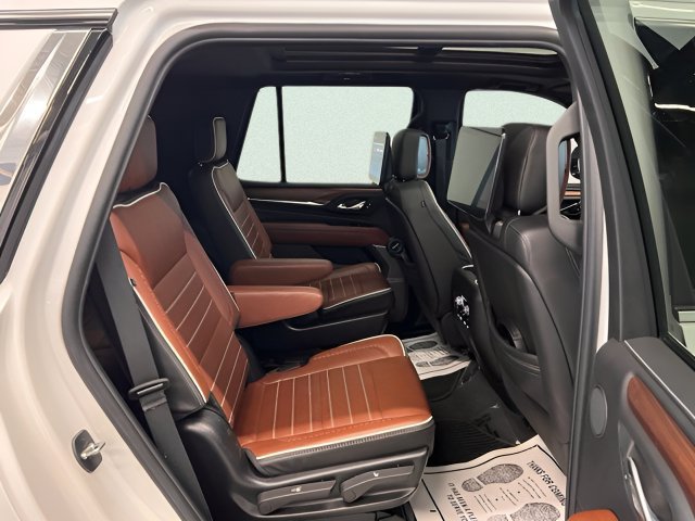 Certified 2024 GMC Yukon Denali Ultimate w/ LPO, Illumination Package AWD/4WD image 9