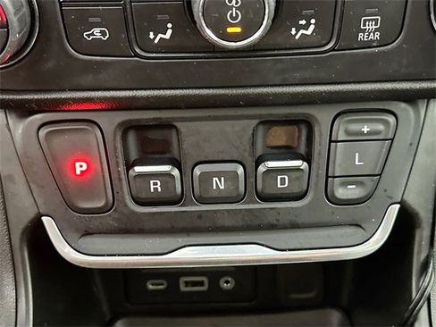 Used 2018 GMC Terrain Denali w/ Advanced Safety Package image 16