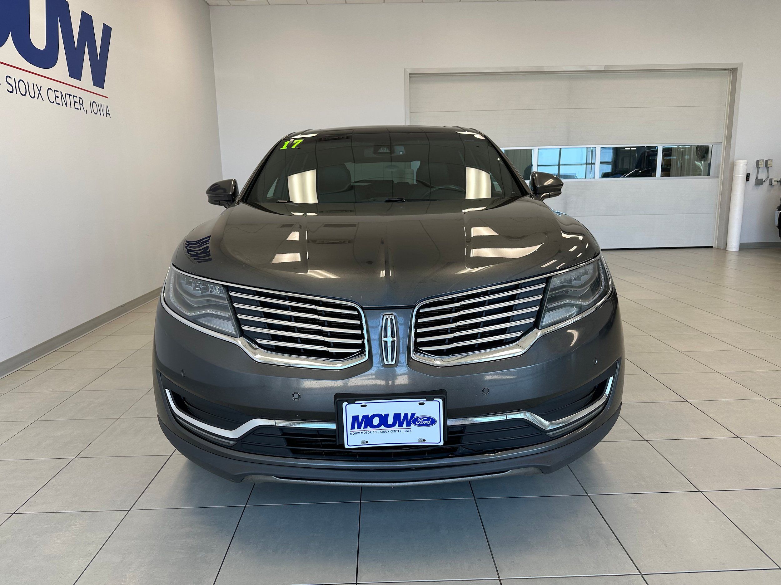Used 2017 Lincoln MKX Reserve w/ Luxury Package AWD/4WD image 3