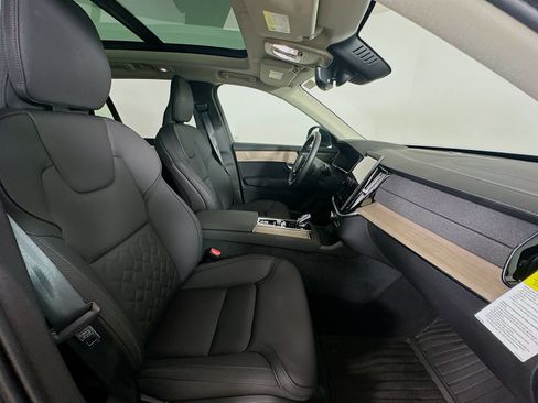 Used 2026 Volvo XC90 B5 Plus w/ Protection Package Premier AWD/4WD image 47