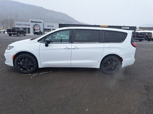 New 2026 Chrysler Pacifica Select image 7