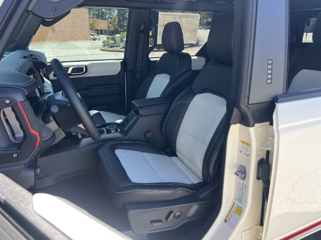 New 2026 Ford Bronco Outer Banks w/ Sasquatch Package AWD/4WD image 15