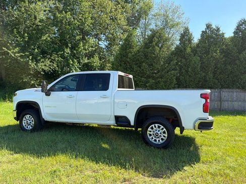Used 2022 Chevrolet Silverado 2500 LT w/ Convenience Package AWD/4WD image 3