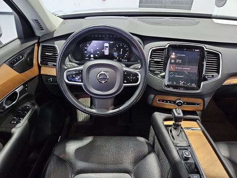 Used 2022 Volvo XC90 T6 Momentum image 10
