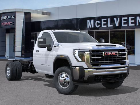 New 2026 GMC Sierra 3500 Pro w/ Convenience Package image 7