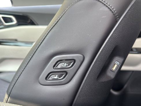 Used 2024 Kia Carnival SX FWD image 19