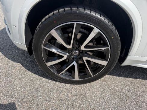 Used 2019 Volvo XC90 T6 Momentum w/ Advanced Package image 11