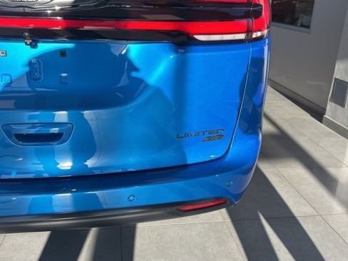 New 2026 Chrysler Pacifica Limited image 25