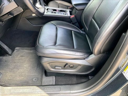 Used 2024 Ford Explorer XLT w/ Equipment Group 202A AWD/4WD image 34