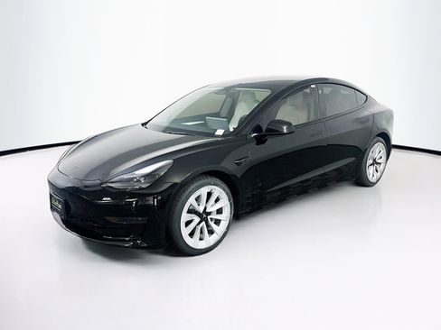Used 2022 Tesla Model 3 RWD image 3