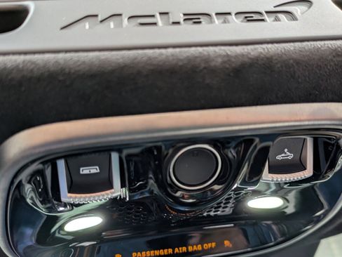 Used 2025 McLaren Artura Spider image 18