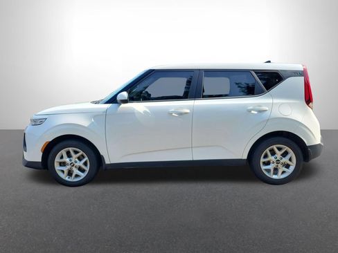 Used 2022 Kia Soul LX w/ Technology Package FWD image 2