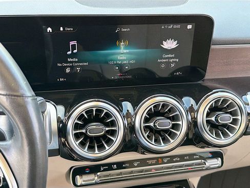 Used 2022 Mercedes-Benz GLB 250 4MATIC image 11