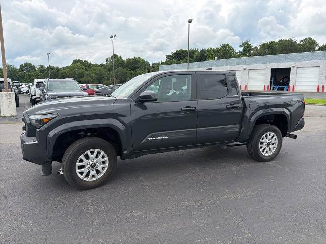 Used 2025 Toyota Tacoma SR5 AWD/4WD image 12