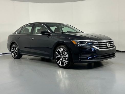 Used 2022 Volkswagen Passat 2.0T SE FWD image 1