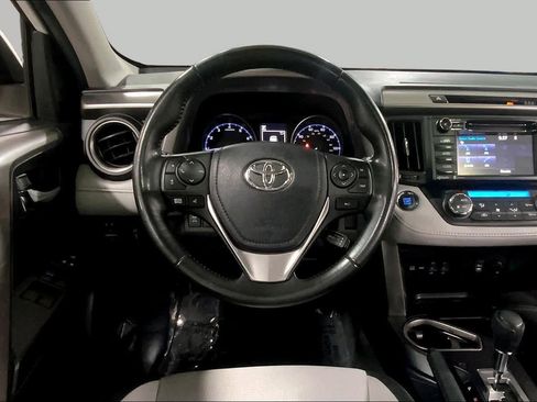 Used 2018 Toyota RAV4 XLE AWD/4WD image 6