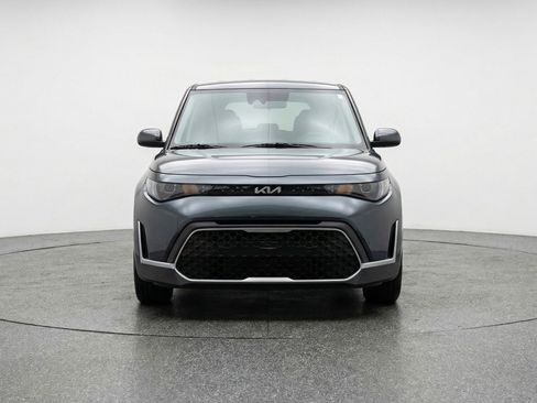 Used 2025 Kia Soul LX w/ LX Technology Package image 2