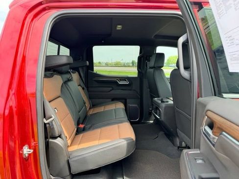 Used 2023 Chevrolet Silverado 1500 High Country w/ Technology Package AWD/4WD image 9