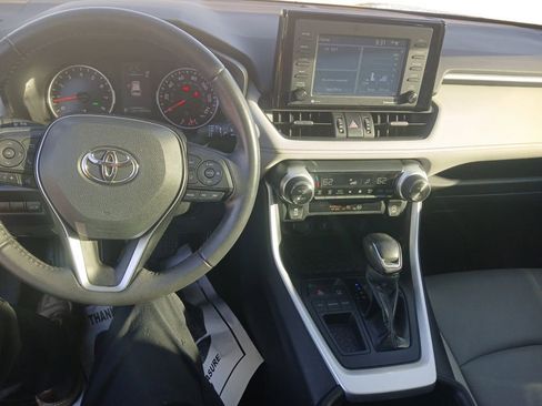 Used 2021 Toyota RAV4 XLE Premium image 12