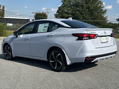 New 2025 Nissan Versa SR w/ Trunk Package image 22