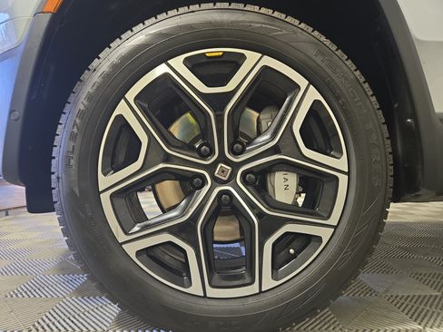 Used 2025 Rivian R1S Adventure AWD/4WD image 9