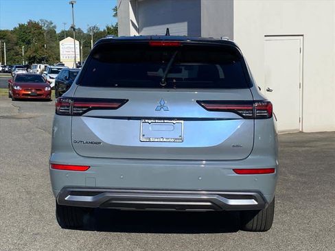 New 2025 Mitsubishi Outlander SEL image 3