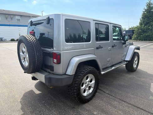 Used 2013 Jeep Wrangler Unlimited Sahara w/ Dual Top Group AWD/4WD image 5