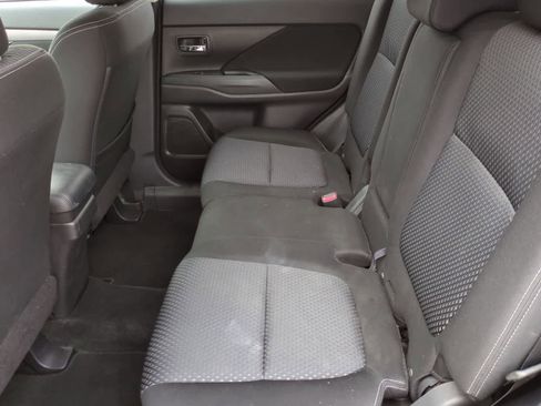 Used 2018 Mitsubishi Outlander ES AWD/4WD image 19