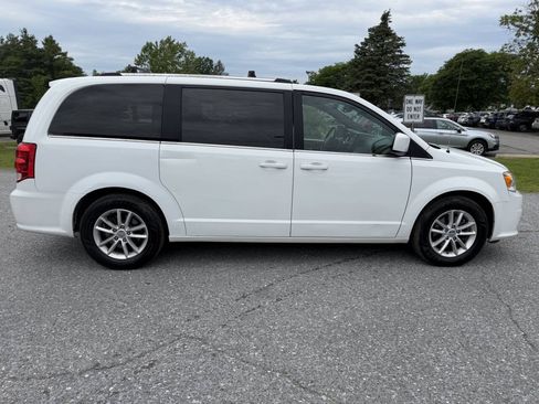 Used 2019 Dodge Grand Caravan SXT FWD image 6
