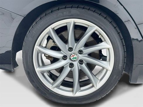 Used 2019 Alfa Romeo Giulia image 50