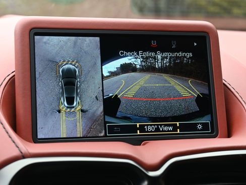 Used 2021 Aston Martin V8 Vantage Coupe image 31