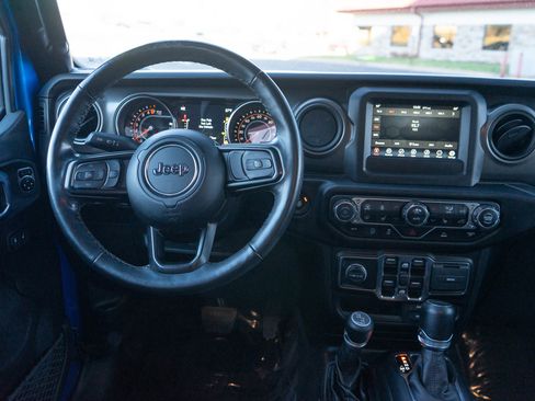 Used 2021 Jeep Gladiator Sport image 12