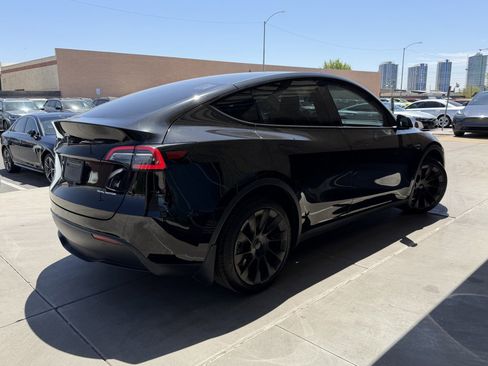 Used 2022 Tesla Model Y Long Range AWD/4WD image 4
