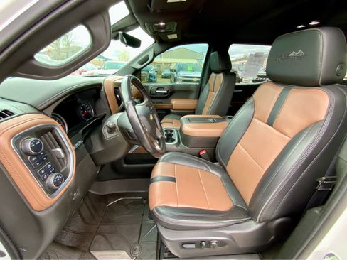 Used 2022 Chevrolet Silverado 1500 High Country w/ Technology Package image 27