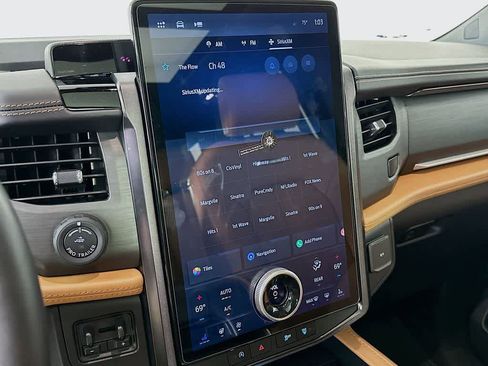 Certified 2023 Ford Expedition Platinum image 17