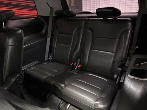 Used 2018 GMC Acadia SLT FWD image 17