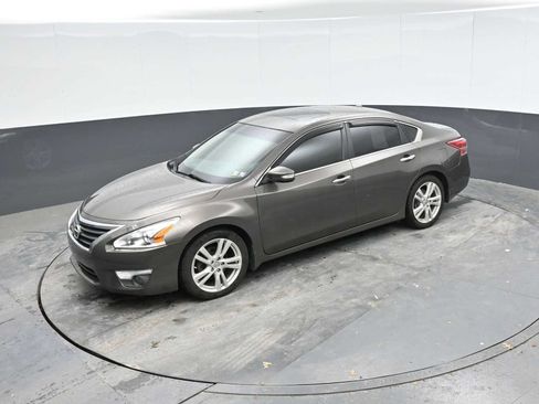 Used 2013 Nissan Altima 3.5 SV w/ Navigation Pkg FWD image 15