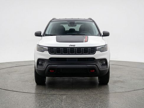 Used 2025 Jeep Compass Trailhawk w/ Trailer Tow Group AWD/4WD image 2