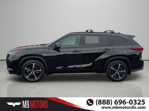 Used 2021 Toyota Highlander XSE AWD/4WD image 2
