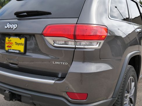 Used 2017 Jeep Grand Cherokee Limited w/ Trailer Tow Group IV AWD/4WD image 17